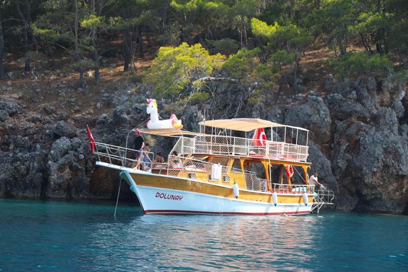 Les vacanciers affluent vers le paradis de la nature où le vert et le bleu se rencontrent; Çıralı