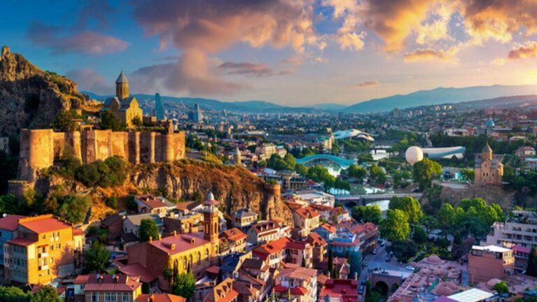 Guide de voyage en Géorgie: Quoi, où manger de Tbilissi à Batumi? Quelles sont les options d'hébergement?