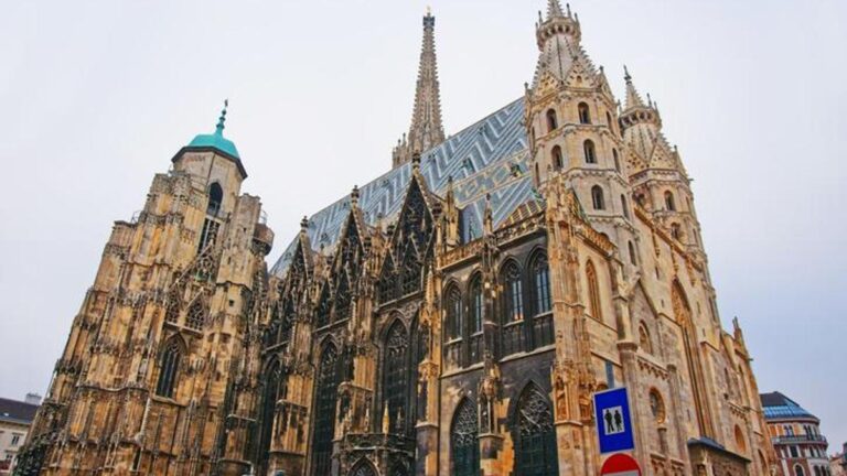 Choses à faire en Autriche: que ce soit un ski ou une tournée culturelle … quoi, où manger en Autriche? Quelle est la nourriture célèbre?