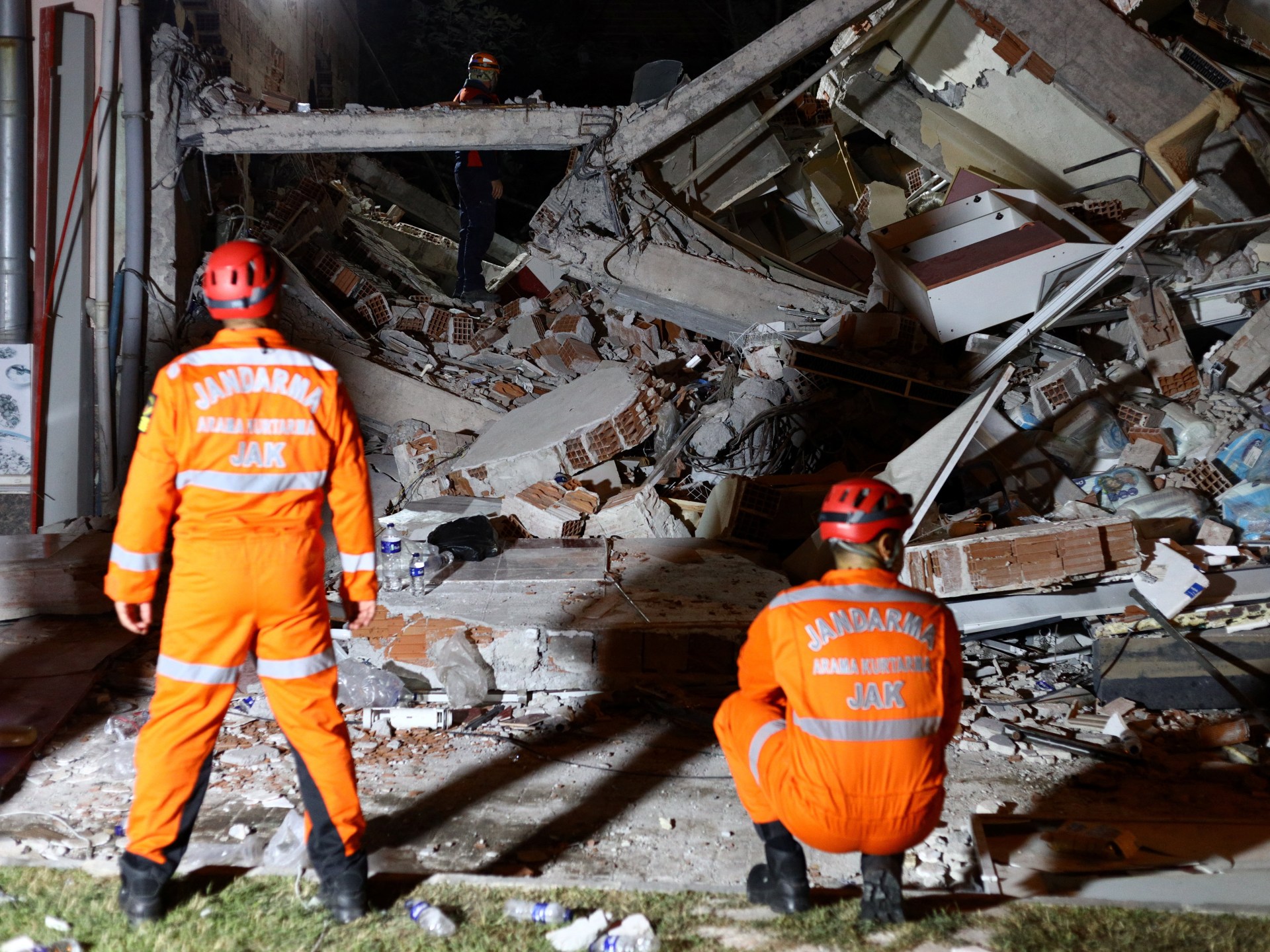 Magnitude 6.1 Le tremblement de terre frappe l'ouest du Turkiye, en tuant un