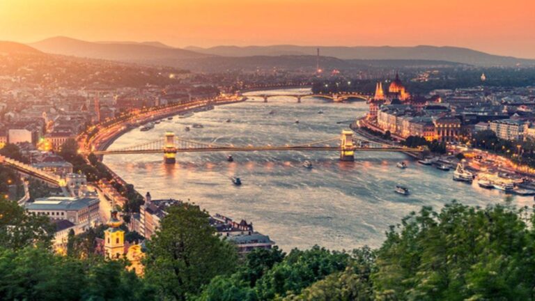 Informations générales sur l'aventure: Quand, comment arriver à l'aventure? Langue officielle, climat, heure locale …