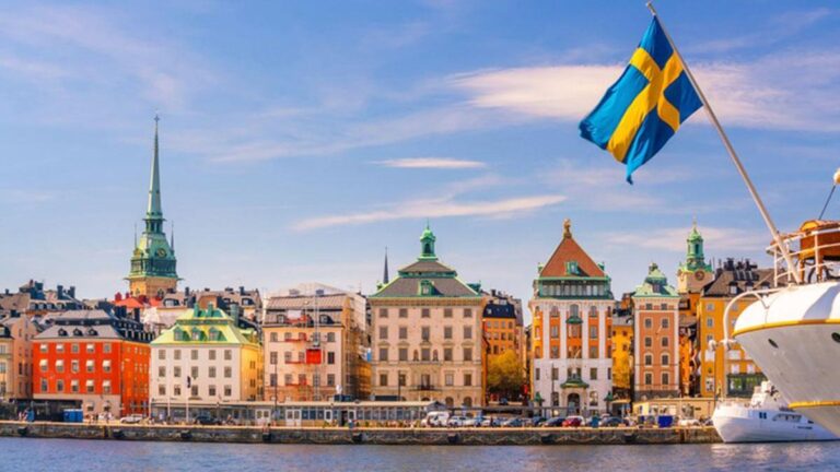 Endroits à visiter en Suède: les plus beaux points de Stockholm, les arrêts de saveur et la vie nocturne