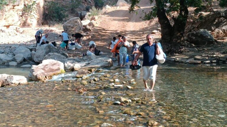 Ceux qui en ont assez de la chaleur peuvent se rafraîchir dans la vallée de Zoré