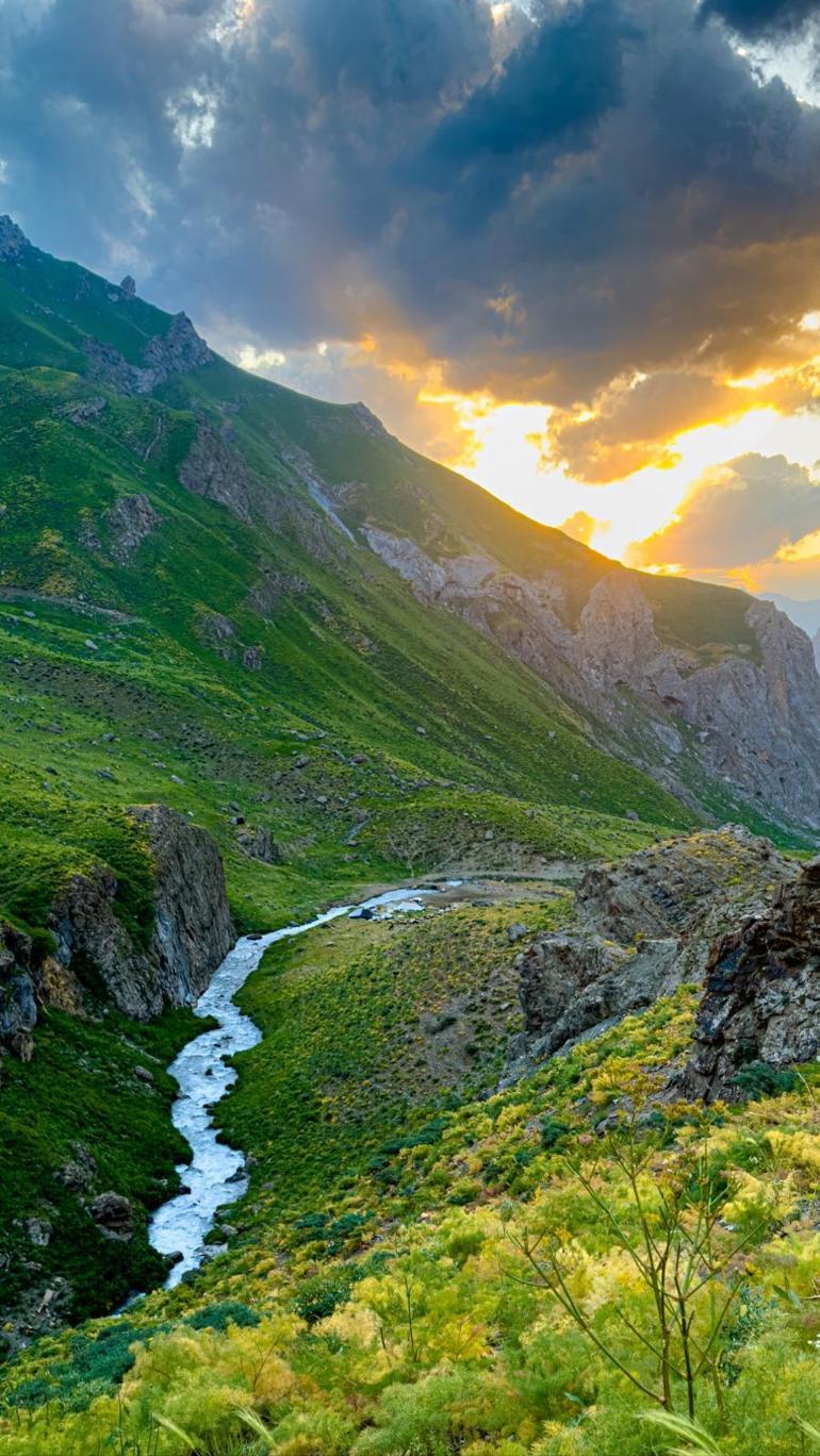 Des années plus tard, la culture Hakkari rencontre les arts