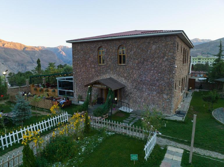 Des années plus tard, la culture Hakkari rencontre les arts