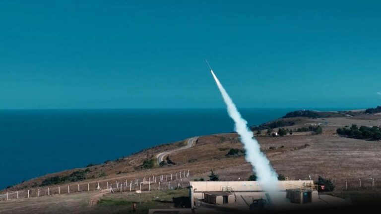 Full frappe la cible! Tentative de missile TrlG-122 de Roketsan