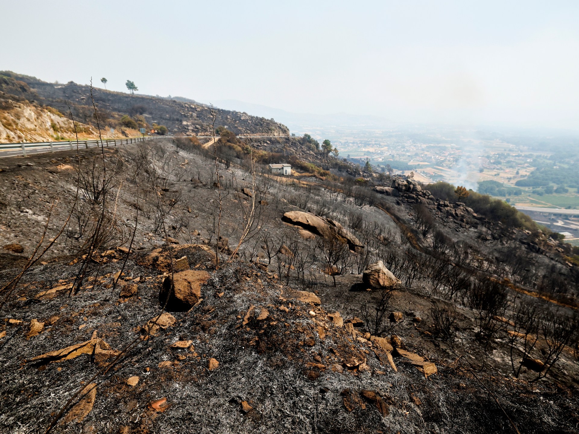 L'Espagne souffre de la troisième mort des incendies de forêt alors que des milliers de personnes restent déplacées en Europe