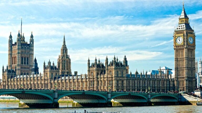 Choses que vous devez savoir avant de partir en Angleterre : visa, sécurité, numéros d'urgence, vie nocturne et plus encore…