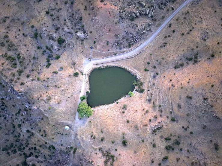 Le lac Dipsiz à Malatya offre une vue magnifique au coucher du soleil