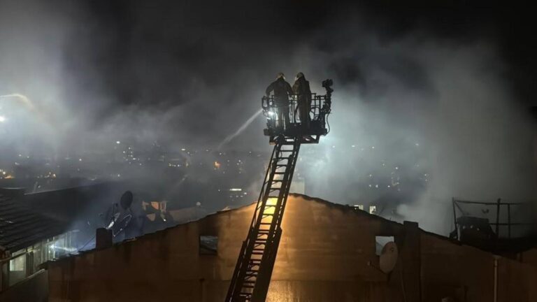 Le feu qui fait peur à Gaziosmanpaşa! Le loft est devenu cendre