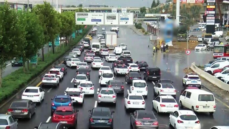 Le torrentiel était efficace dans la capitale! Les routes se sont tournées vers le lac, la circulation a été affectée négativement