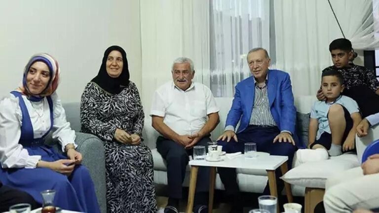 Le président Erdoğan a visité la famille en tremblement de terre à Malatya