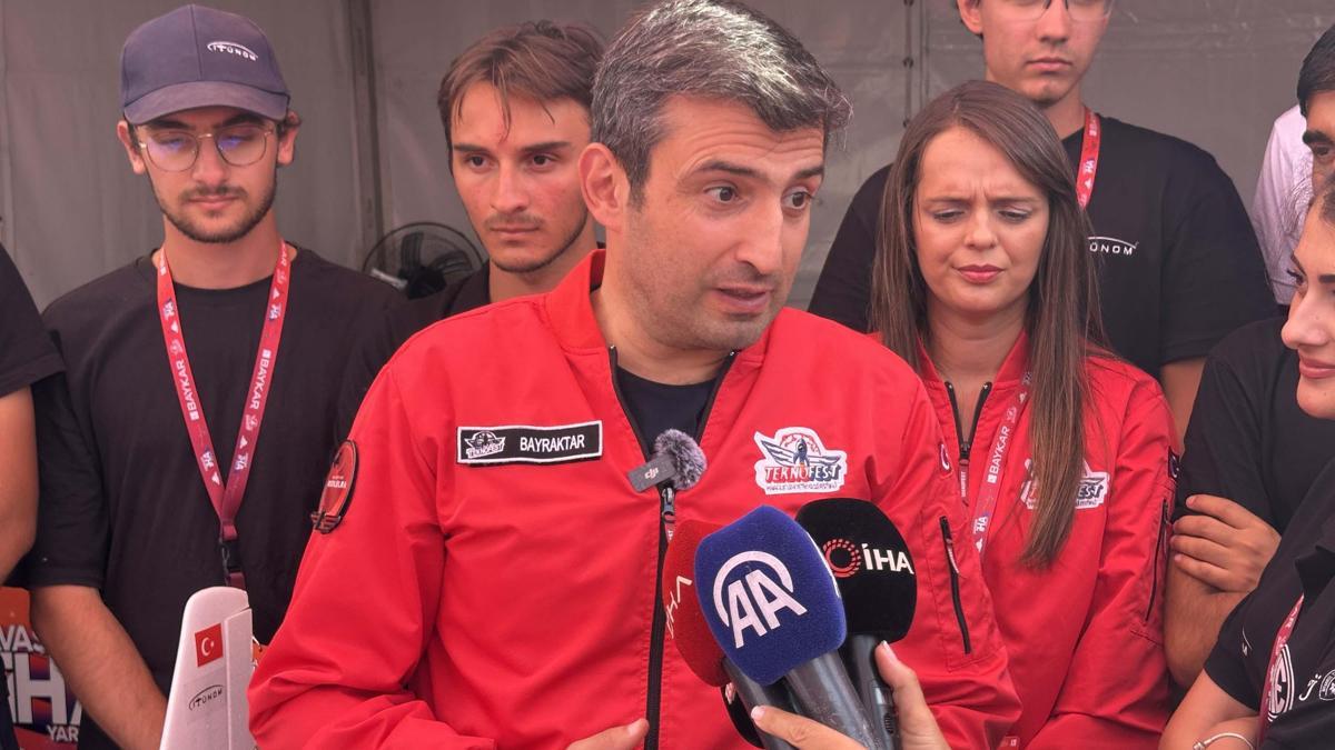 Selcuk Bayraktar: "Türkiye entièrement indépendant et prospère va construire nos jeunes frères ici"