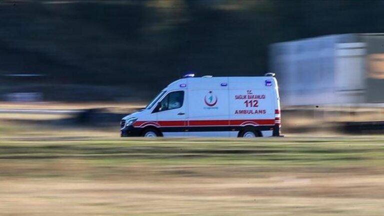 Les pilotes à Istanbul entendront désormais cette annonce à la radio: veuillez céder la place à l'ambulance