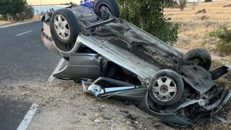 Accident découragé à Niğde! La voiture a roulé: 1 mort, 3 blessés