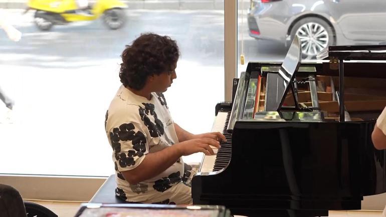 Jeune pianiste qui dépasse les obstacles: Emir Ali Najjarieh