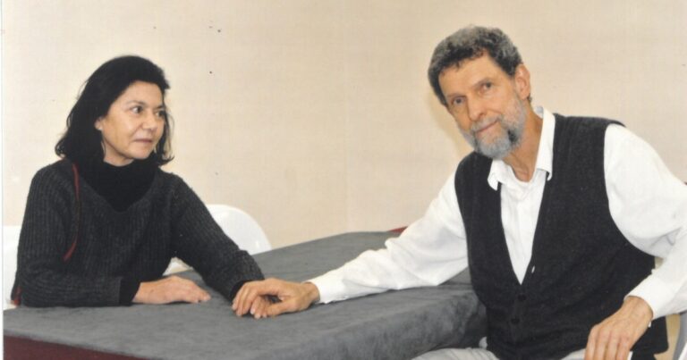 Détenu illégalement dans une prison turque, Osman Kavala défend toujours des droits