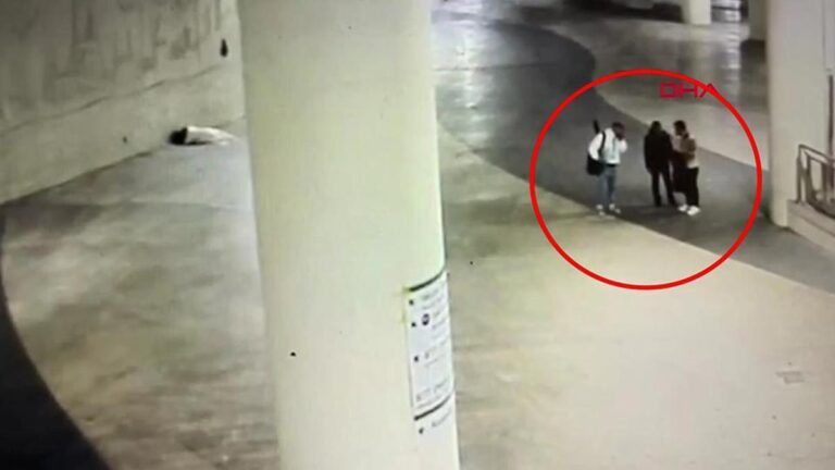 Il a demandé de l'argent, mais comme il ne l'a pas donné, il l'a poignardé.