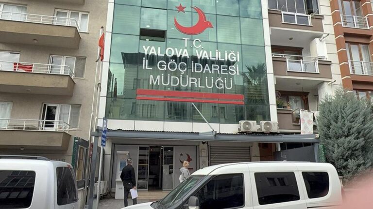 Le directeur provincial de l'administration de l'immigration et 7 personnes ont été arrêtées à Yalova