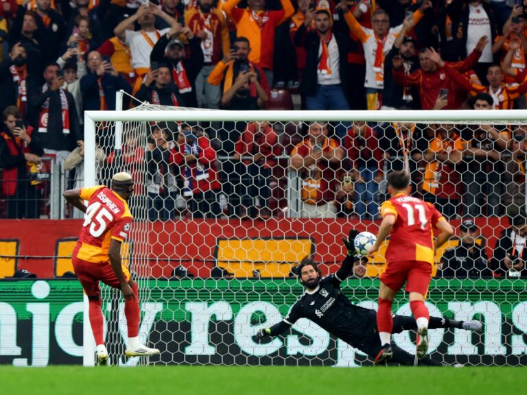 Galatasaray a battu Liverpool 1-0 dans Raucous Champions League Clash
