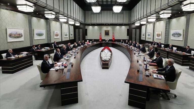 Le cabinet se réunit aujourd'hui : tous les développements, de l'économie à la politique, seront discutés