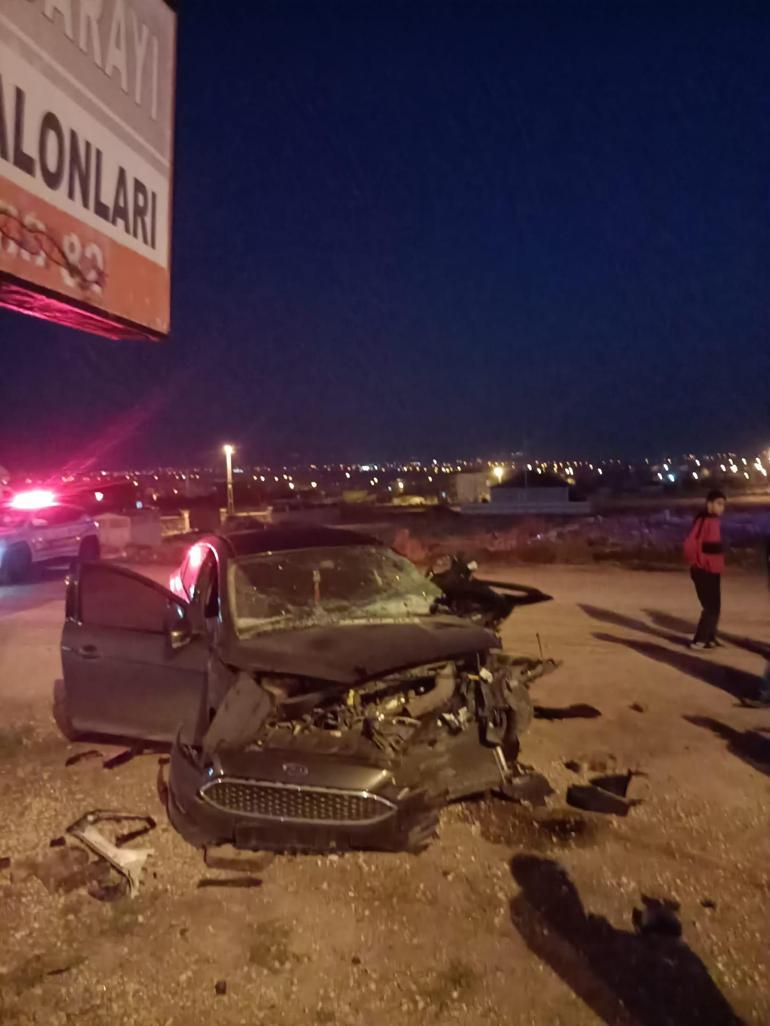 Terrible accident à Elazığ : un piéton écrasé par une voiture entrée en collision avec un tracteur est décédé et les conducteurs ont été blessés.