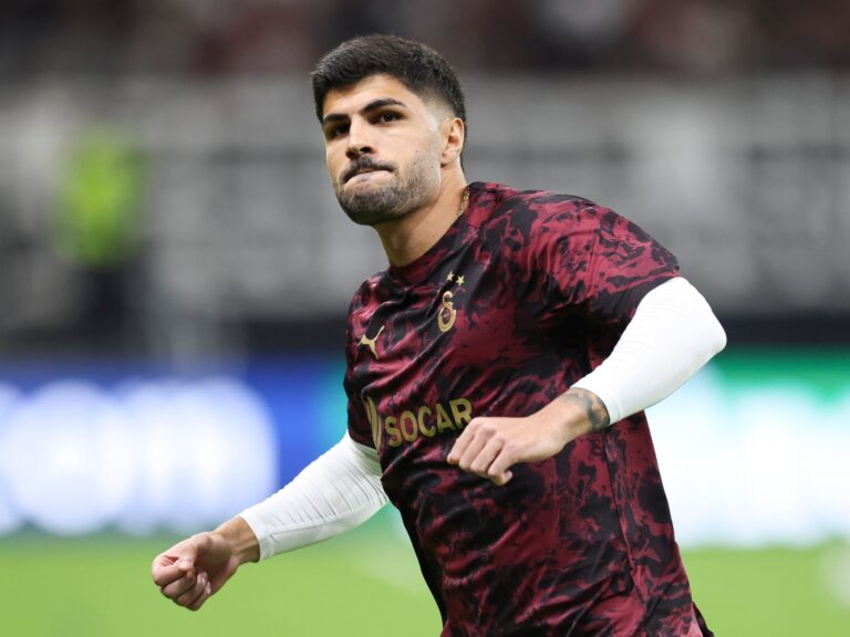 Huit personnes arrêtées et plus de 1 000 suspendues dans le scandale des paris sur le football en Turquie