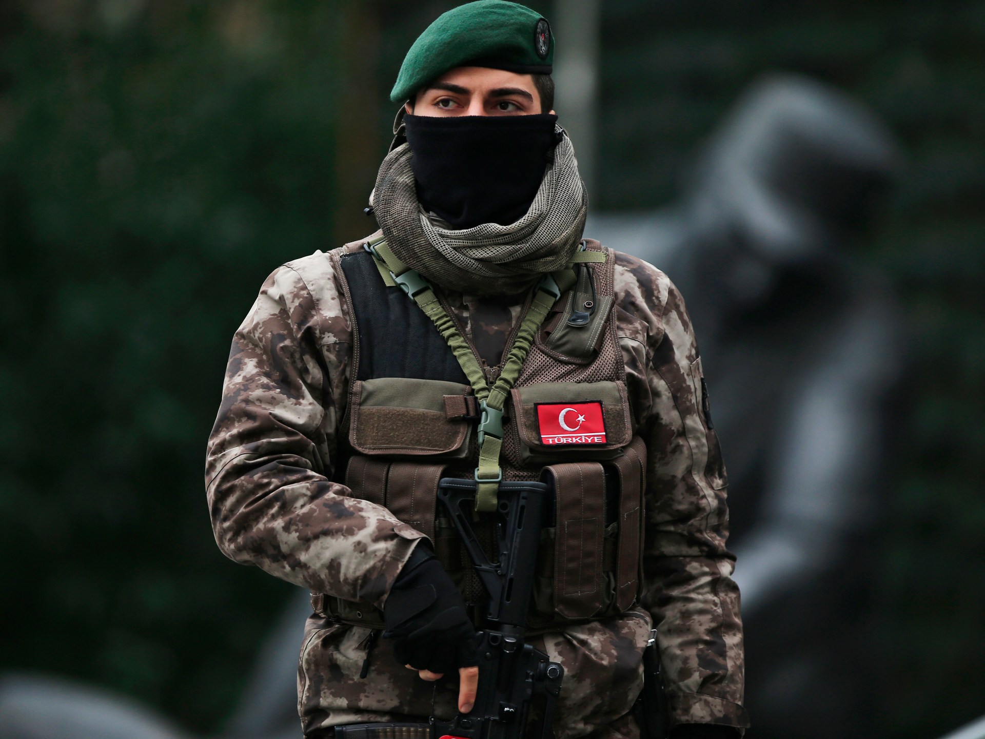 Les autorités turques arrêtent trois cadres de la défense accusés d'espionnage