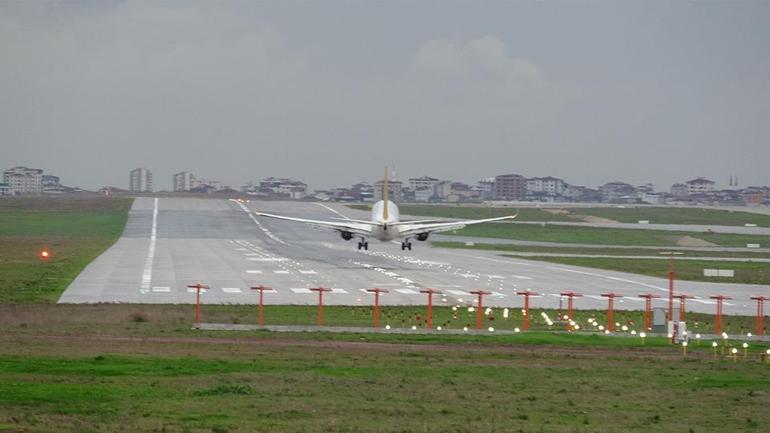 Il y a un afflux de visiteurs. La plate-forme d'observation de la piste Sabiha Gökçen suscite un grand intérêt.
