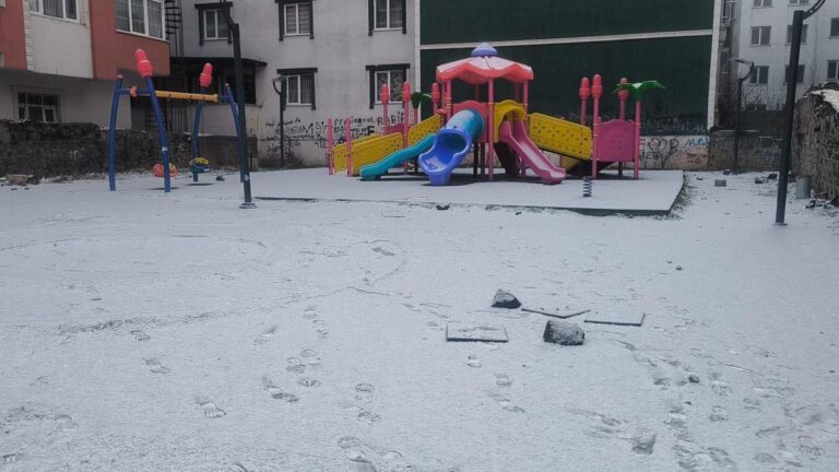 La première neige de la saison est tombée à Kars