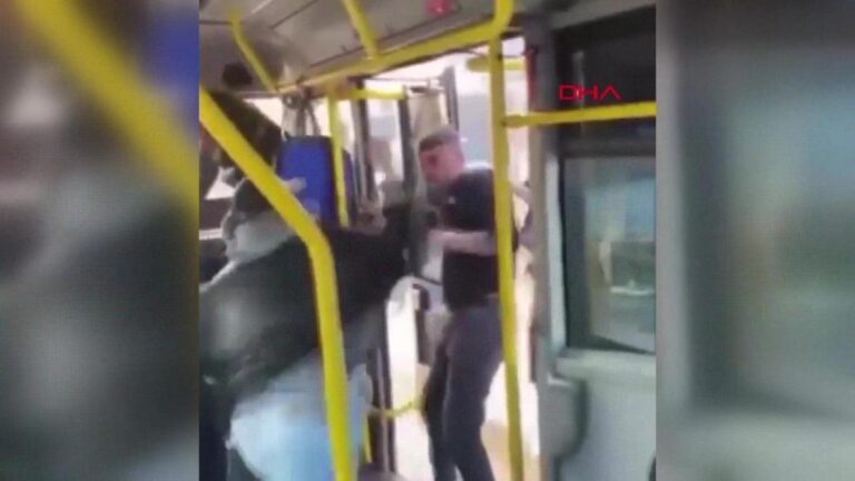 Lutte pour une place dans le bus : confrontation en ligne