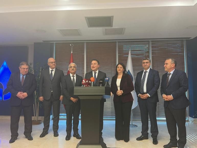 Dernières nouvelles : Visite de la délégation du parti DEM à Devlet Bahçeli : une base juridique est requise dans la 2ème étape