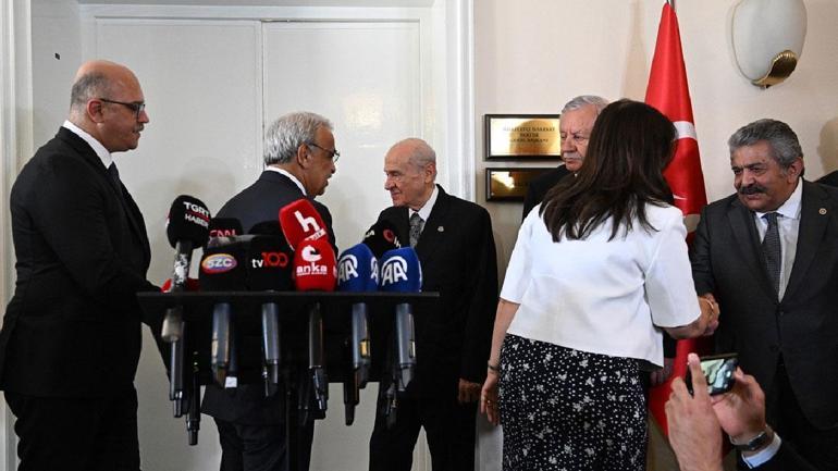 Dernières nouvelles : Visite de la délégation du parti DEM à Devlet Bahçeli : une base juridique est requise dans la 2ème étape