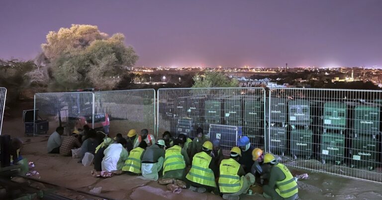 Arabie Saoudite : Des travailleurs migrants de La Mecque arrêtés pour avoir réclamé des salaires impayés