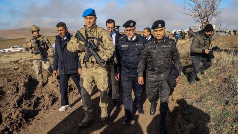 La Turquie et la Libye intensifient leur enquête sur le crash d'un avion mortel près d'Ankara