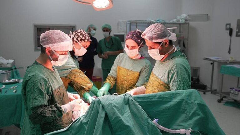 Même les médecins ont été surpris : l'incroyable vérité qui sort de son estomac