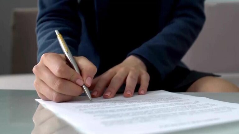 Décision précédente de la Cour suprême : la caution non écrite à la main est invalide