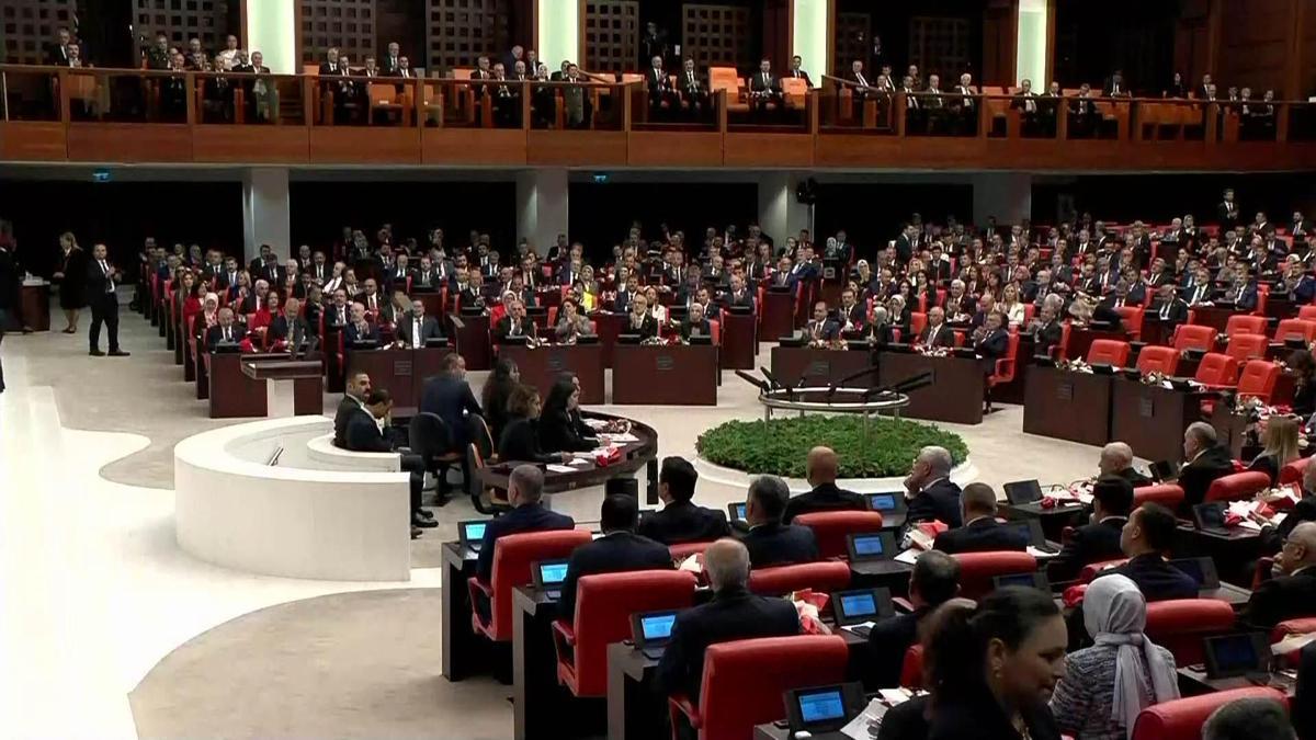 Semaine chargée au Parlement : les retraites et les amendes routières fonctionnent