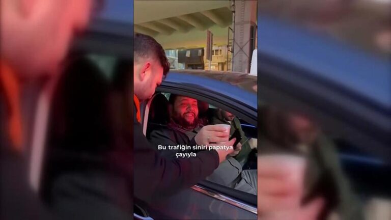 La branche jeunesse du Parti AK a attiré l'attention sur la circulation : elle a distribué du thé à la camomille aux conducteurs