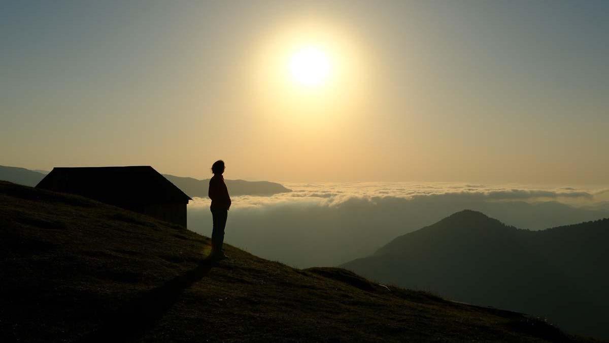 Vue sur la mer de brouillard sur le plateau de Çetlüce, le paradis caché de Gümüşhane