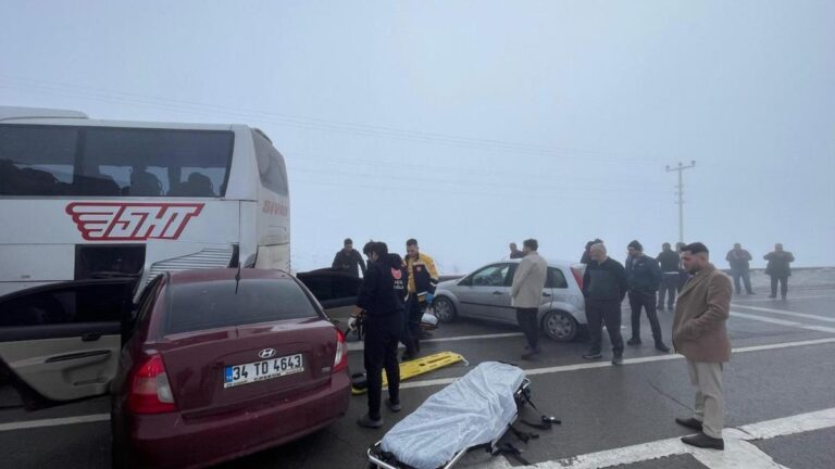 4 véhicules ont été impliqués dans un accident en chaîne à Sivas ; 7 blessés