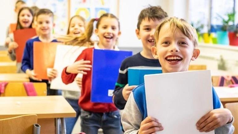 LES ÉCOLES SONT-ELLES FERMÉES LE 9 FÉVRIER ? Y a-t-il une école aujourd'hui ? Y a-t-il eu des nouvelles des vacances de neige des gouverneurs le 9 février ? Déclarations de dernière minute du gouvernement