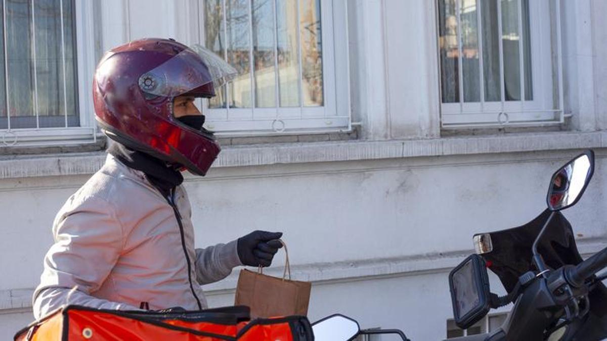 Interdiction de portail de chantier, rébellion des motocoureurs : de lourdes commandes reposent sur nos épaules !