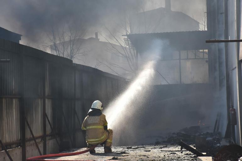Incendie dans une usine de recyclage à Izmir