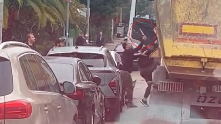 Combat au couteau dans la circulation à Istanbul