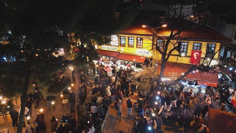 File d'attente Sahur à Bursa : des centaines de personnes se sont réunies sur la place historique Abdal