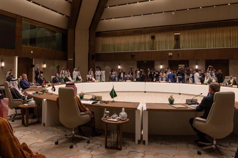 Déclaration sur les représailles iraniennes de 12 pays : selon l'article 51, chaque État a le droit de se défendre