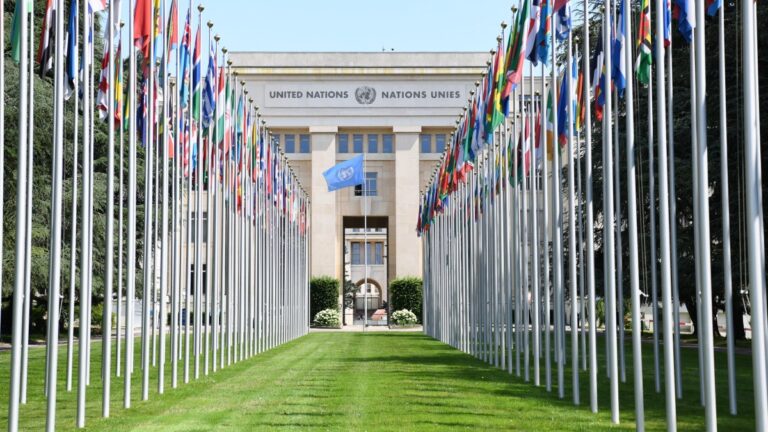 Annuler les restrictions et la répression des manifestations dans le monde