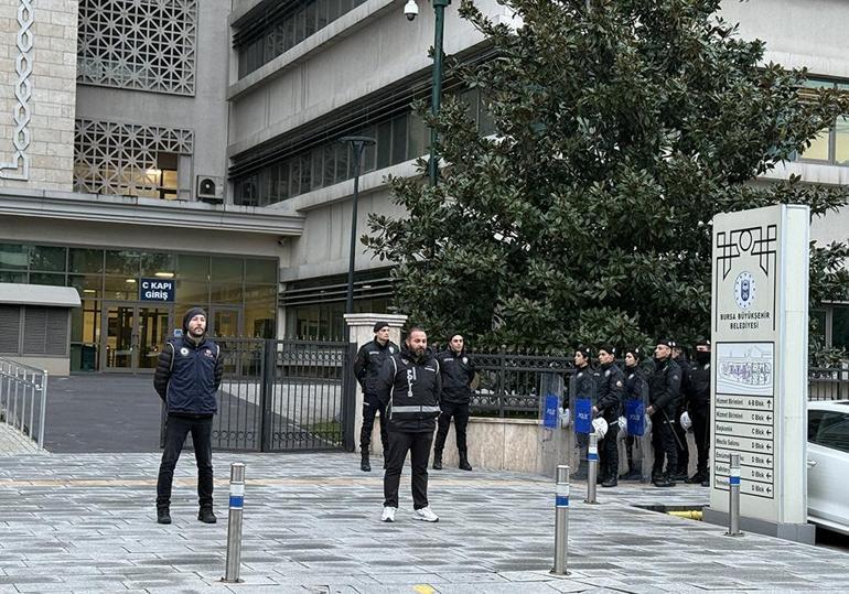 DERNIÈRES NOUVELLES... Le maire de la municipalité métropolitaine de Bursa, Mustafa Bozbey, a été arrêté