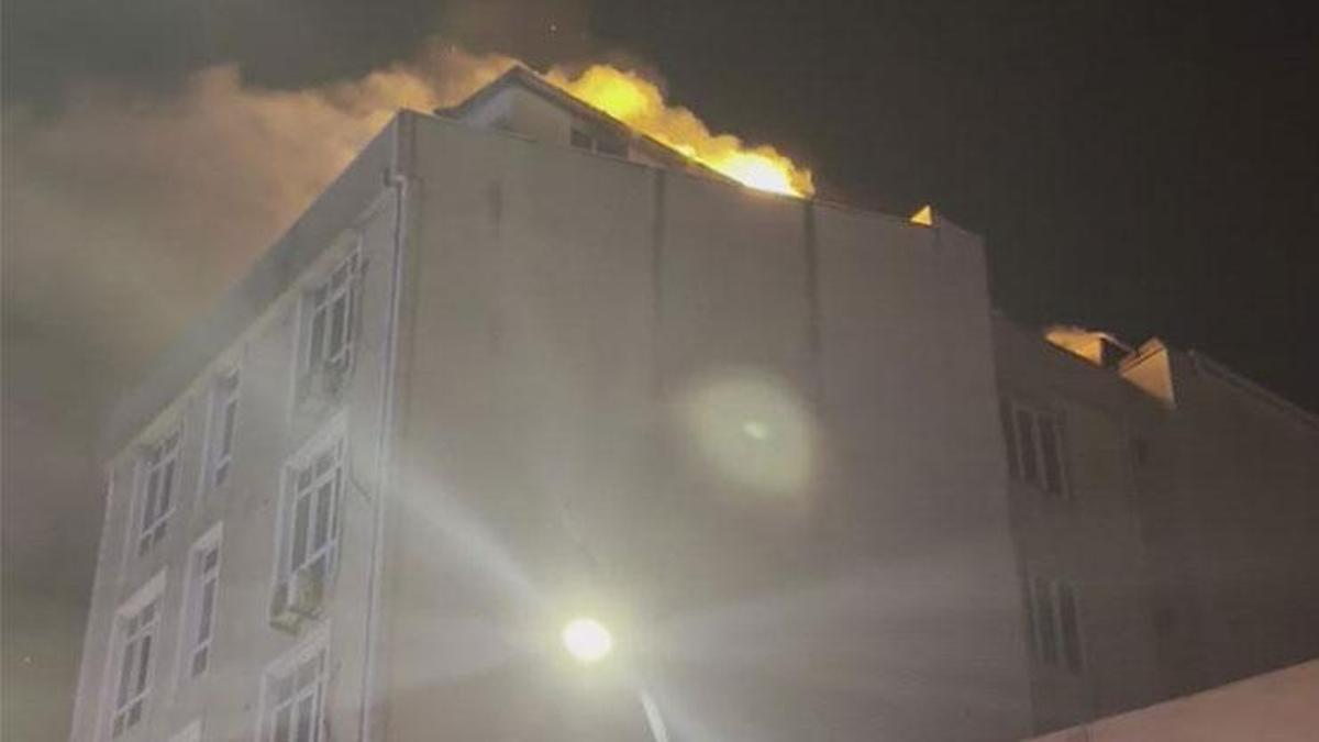 Incendie au sol de la terrasse d’un hôtel de 5 étages à Istanbul !